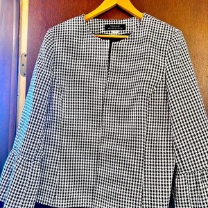 New women’s Tahari blazer with tags. Size 14.